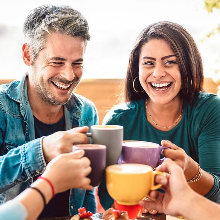 discussing Kratom with friends